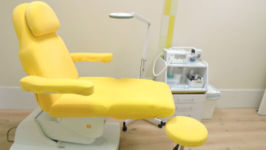 yellow_chair